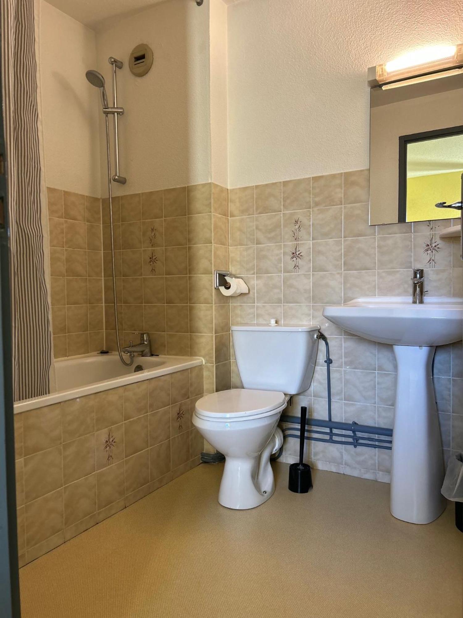 Aux Globe-Trotters Otel Murat  Dış mekan fotoğraf